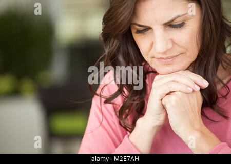 Deprimiert mittleren Alter Frau. Stockfoto