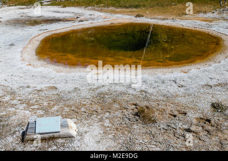 Wellenfeder im Upper Geyser Basin. Yellowstone National Park, Wyoming, USA Stockfoto