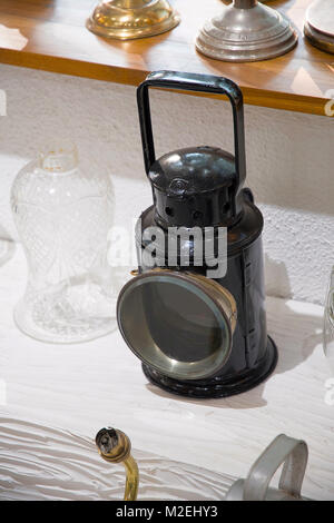 Weltkrieg 2 vom Wakefields railway Signal Lampe komplett mit Linsen und Brenner. Öl lampe in den Eisenbahnen für die Signalisierung verwendet. Ein sammlerstück Kategorie Stockfoto