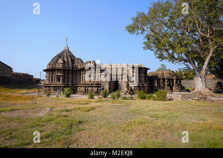 Lord Shiva Tempel durch Gandaraditya Shilahara König und seinen Nachfolgern im 12. Jahrhundert erbaut. Exterieur mit herrlichen Schnitzereien das Heiligtum Stockfoto