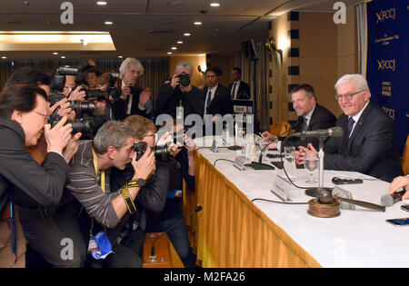 Tokio, Japan. 7 Feb, 2018. Deutsche Präsident Frank-Walter Steinmeier spricht bei seinem Auftritt in Tokyos Auslandskorrespondenten Club von Japan am Mittwoch, 7. Februar 2018. Steinmeier, der in Japan zum ersten Mal seit seinem Amtsantritt im März letzten Jahres, haben Gespräche mit dem japanischen Premierminister Shinzo Abe und Kaiser Akihito im Imperial Palace Treffen während seines Aufenthalts im Land. Credit: Natsuki Sakai/LBA/Alamy leben Nachrichten Stockfoto