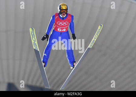 Richard Freitag (GER), Aktion, entsprungen. Skijjumping, Skispringen, Training am 08.02.2018, Olympische Winterspiele 2018, vom 09.02. - 25.02.2018 in PyeongChang/Suedkorea. | Verwendung weltweit Stockfoto