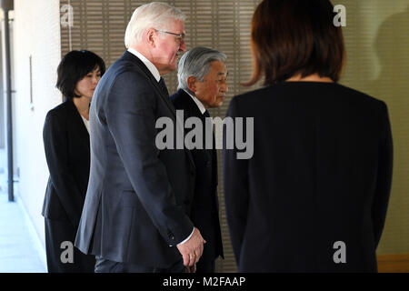 Tokio, Japan. 07 Feb, 2018. Bundespraesident Steinmeier zu Gesprächen von Kaiser Akihito (R) in Tokio, Japan, 07. Februar 2018 empfangen werden. Credit: Maurizio Gambarini/dpa/Alamy leben Nachrichten Stockfoto