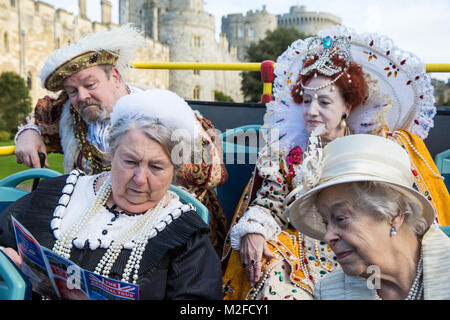 Windsor, Großbritannien. 7. Februar, 2018. Schauspieler König Heinrich VIII., Queen Elizabeth I, Queen Victoria und Queen Elizabeth II starten Sie die Original Tour Windsor. Vom 10. Februar können die Besucher mit einem offenen Hop-on Hop-off Bus Tour von Windsor, Windsor Castle (einschließlich Ändern des Schutzes), Eton College, und der Windsor Farm Shop mit der Möglichkeit der Kombination mit einem 40-minütigen französischen Brüder Kreuzfahrt auf der Themse. Credit: Mark Kerrison/Alamy leben Nachrichten Stockfoto