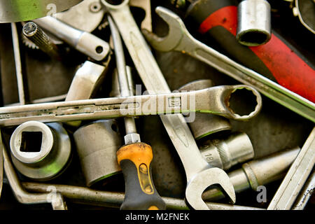 Werkzeuge aus rostfreiem Stahl und anderen Oberflächen von glänzenden Material Stahl Stockfoto