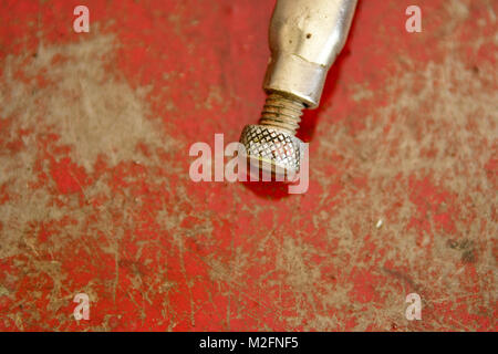 Werkzeuge aus rostfreiem Stahl und anderen Oberflächen von glänzenden Material Stahl Stockfoto