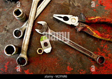 Werkzeuge aus rostfreiem Stahl und anderen Oberflächen von glänzenden Material Stahl Stockfoto