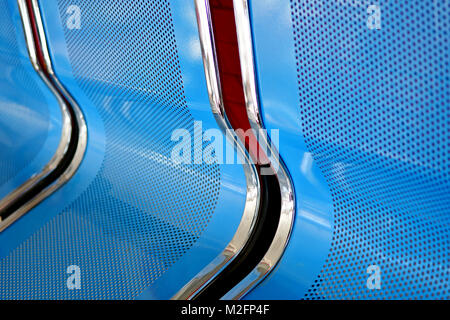 Werkzeuge aus rostfreiem Stahl und anderen Oberflächen von glänzenden Material Stahl Stockfoto