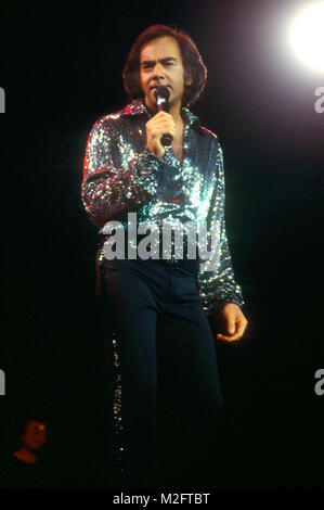 Sänger Neil Diamond führt in Concert am 6. März 1982. Foto von Barry King/Alamy Stock Foto Stockfoto