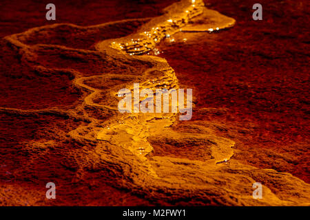 Fantastische Farben von Rio Tinto. Der Fluss ist bekannt für seine tief rote Farbe aufgrund der hohen Konzentration von Eisensalzen und Sulfate in Wasser. Provinz H Stockfoto