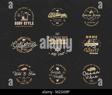 Vintage Surfen Grafiken und Embleme für Web Design oder Drucken. Surfer logo Vorlagen. Surf Abzeichen. Sommer Spaß Typografie insignia Sammlung. Vektor hipster party Patches, isoliert auf dunklen Stock Vektor