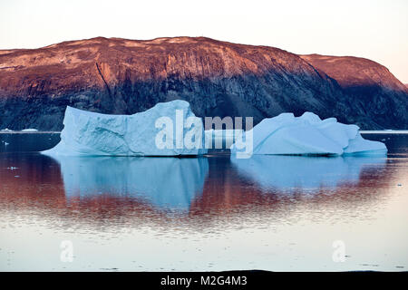 Camp Ataa, Grönland. Die Ataa Camp liegt im Norden von Grönland auf ungefähr fünf Stunden segeln von Ilulissat entfernt, in einer wunderschönen Bucht, ist der ideale Stockfoto