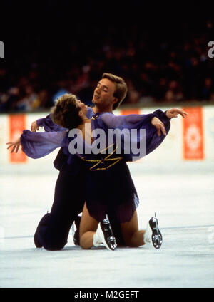 Jane Torvill und Christopher Dean performing 'Bolero' während der Ice Dance Wettbewerb bei den Olympischen Spielen 1984 in Sarajevo, und für die sie die Goldmedaille gewann. Stockfoto