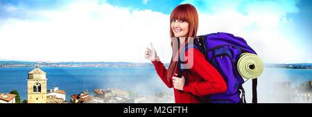 Reisen Frau mit Tasche vor Urlaub Landschaft Stockfoto