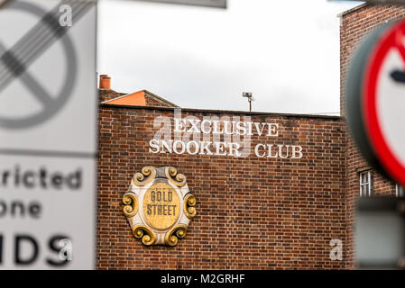 Northampton Großbritannien Januar 05, 2018: Exklusive Snooker Club Gold Street logo Zeichen stehen in Northampton Town Center. Stockfoto