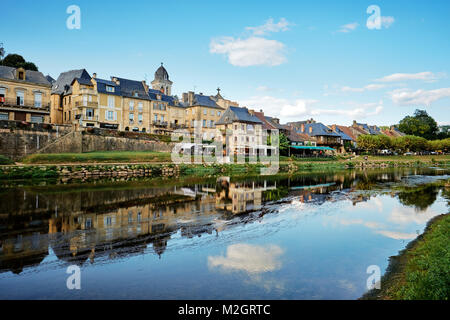 Montignac eine kleine Stadt in der Dordogne, in der historischen Region Périgord Noir gelegen, auf der Vezere River. Stockfoto