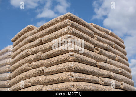 Taschen ful mit Holz- Biomasse pellets gebildet Stockfoto