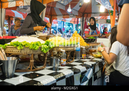 Street Food auf ratchadamri Road in Bangkok, Tailand Stockfoto