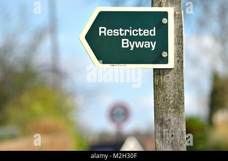 Boughton Monchelsea Dorf, Kent, England. Eingeschränkte Byway Zeichen Stockfoto