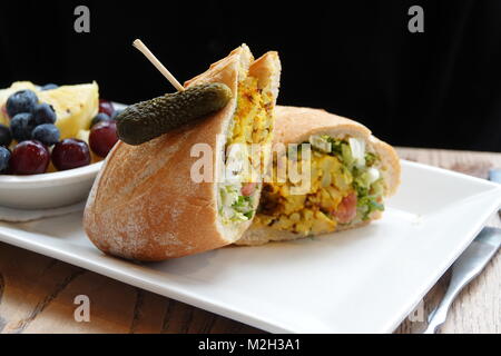 USA Washington DC Essen ein vegetarisches Sandwich an der Busboys und Dichter Restaurant gebratener Blumenkohl Stockfoto