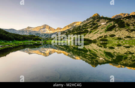 Goldene Stunde bei Muratovo See, Pirin Nationalpark, Bulgarien Stockfoto