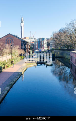 Schlösser an Cambrian Wharf, Teil des Kanals Netzwerk durch das Zentrum von Birmingham, Großbritannien, Stockfoto