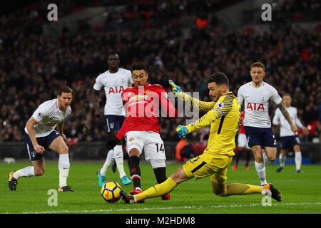 Jesse Lingard von Manchester United geht durch auf das Tor zu schießen, aber seine Bemühung wird von Hugo Lloris von Tottenham Hotspur - Tottenham Hotspur v-Mann gespeichert Stockfoto