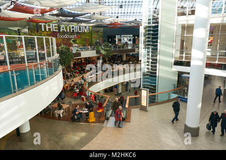 Atrium foodcourt Restaurant im Inneren des St Enoch Shopping Centre in Glasgow City, größte mit Glas überdachten geschlossenen Bereich in Europa, Schottland, Großbritannien Stockfoto