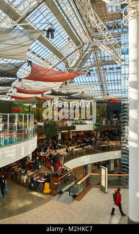 Atrium foodcourt Restaurant im Inneren des St Enoch Shopping Centre in Glasgow City, größte mit Glas überdachten geschlossenen Bereich in Europa, Schottland, Großbritannien Stockfoto