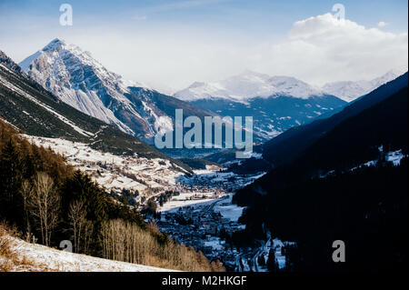 Winterlandschaft des Hohen Valtellina, zwischen der Italienischen Zentralalpen, Dorf von Valdidentro, Sondrio, Italien Stockfoto