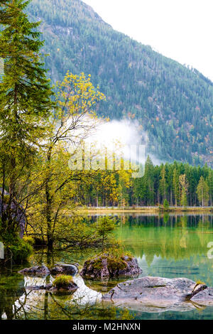 Wunderbare herbst Hintersee der Bayerischen Alpen an der österreichischen Grenze, in Deutschland, in Europa Stockfoto