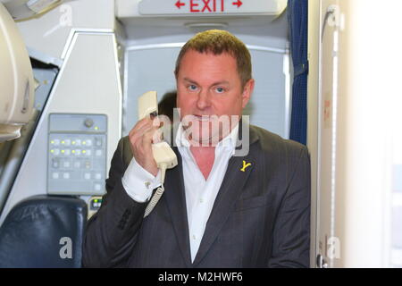 Hier spricht Ihr Kapitän - Sir Gary Verity an Bord der FARRRS offizielle Eröffnung Tag Flug, die über den Großen Yorkshire weg flog Stockfoto