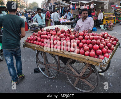 Granatäpfel im Basar von Jodhpur, Rajasthan, Indien Stockfoto