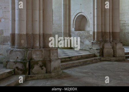 Pontigny Abteikirche Chorumgang Ausschnitt mit Altarnische erbaut 1145-1206 Stockfoto