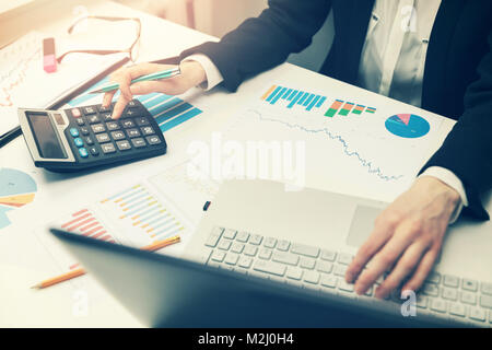 woman working with business reports in office Stockfoto