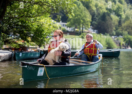 Kanufahrer auf dem Fluss Wye in der Nähe von Symonds Yat in Herefordshire UK Stockfoto