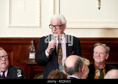 Die Oldie literarische Mittagessen 08.02.18 Craig Brown, Ma'am Darling, 99 Blicke von Prinzessin Margaret Simon Heffer das Zeitalter der Dekadenz: Großbritannien 1880 1. Stockfoto