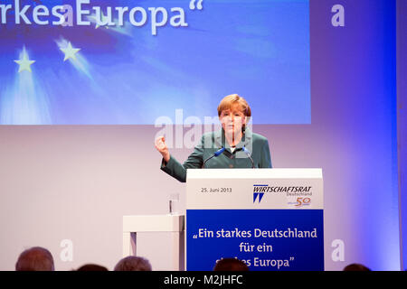 Die Vorsitzende der CDU Deutschlands, Bundeskanzlerin Dr. Angela Merkel, wird mit dem "Wirtschaftstag 2013" des Wirtschaftsrates der CDU reden und María Soraya Sáenz de Santamaría Antón und Mark Rutte. Stockfoto