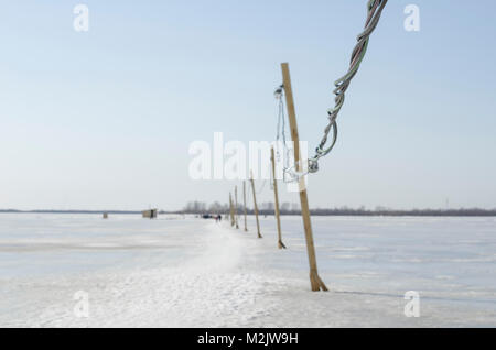 Das Eis Übergang über den Fluss Sewernaja Dwina. Russland, Archangelsk Stockfoto