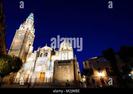 Nacht Blick auf die Kathedrale von Toledo in Spanien Stockfoto