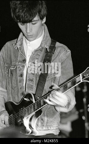 Johnny Marr. Die Smiths spielen Northampton Derngate Center im März 1985 über das Fleisch ist Mord tour. Stockfoto