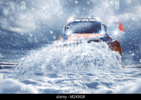 Professionelle Schneepflug an einem verschneiten Straße Stockfoto