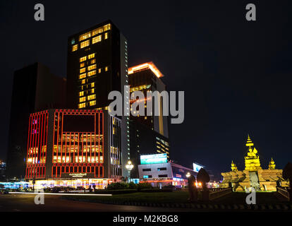 Nagaworld Casino im Zentrum von Phnom Penh City street Kambodscha bei Nacht Stockfoto