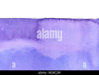 Violett Handgemalten Aquarell Hintergrund mit horizontalen weißen Rand. Kopieren Sie Platz. Verdünnte Farbe. Papier Textur. Natürliches Aussehen. Stockfoto