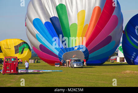 Propan Brenner erwärmt die Luft für Heißluft-Ballon, Mosel Heißluft-Ballon Festival, Trier-Foehren, Foehren, Rheinland-Pfalz, Deutschland, Europa Stockfoto