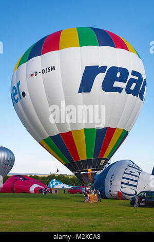 Propan Brenner erwärmt die Luft für Heißluft-Ballon, Mosel Heißluft-Ballon Festival, Trier-Foehren, Foehren, Rheinland-Pfalz, Deutschland, Europa Stockfoto