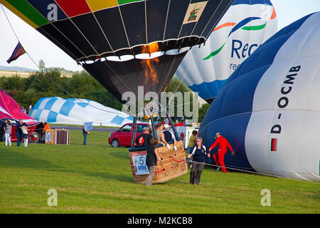 Propan Brenner erwärmt die Luft für Heißluft-Ballon, Mosel Heißluft-Ballon Festival, Trier-Foehren, Foehren, Rheinland-Pfalz, Deutschland, Europa Stockfoto