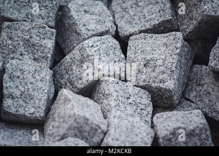 Steinblöcke zusammengestapelt. Baumaterialien. Stockfoto