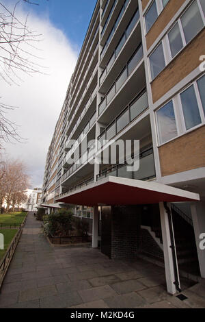 Churchill Gärten Immobilien, Gilbert Haus - Lupus Street, Pimlico, London, England Stockfoto