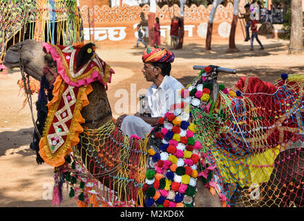 Nach oben Kamel am Shilpgram Arts Festival, Udaipur, Rajasthan, Indien angezogen Stockfoto